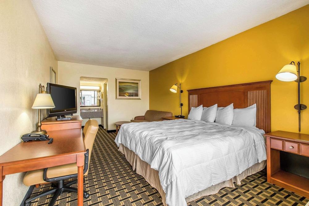 Econo Lodge Byron near Historic District - Warner Robins photo 38
