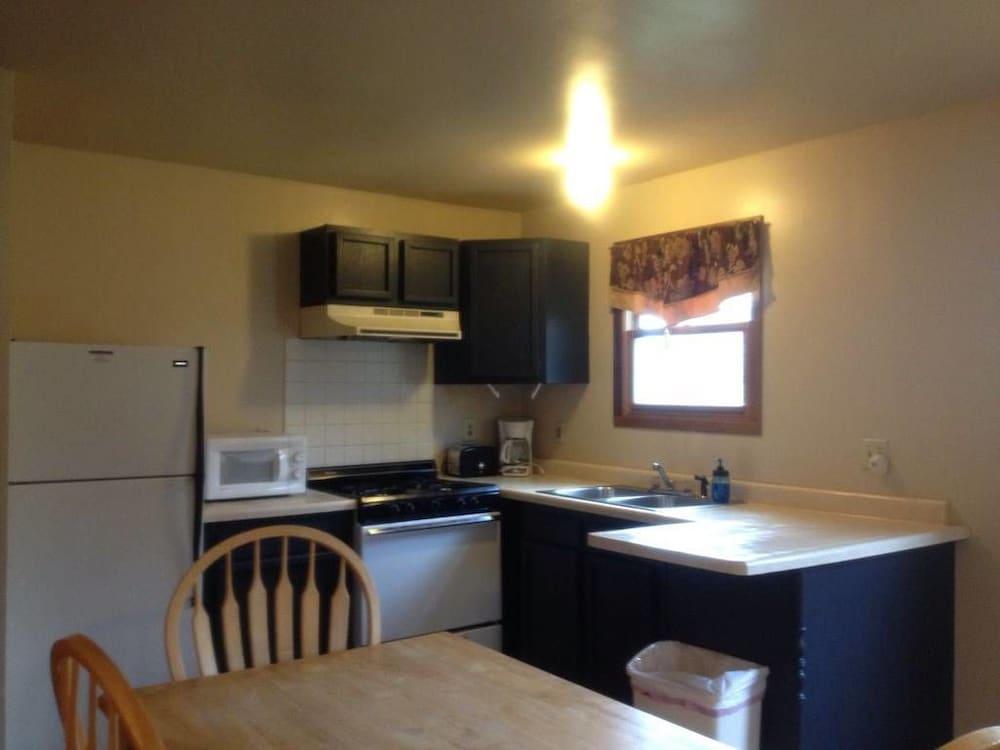 Hilltop Cabins and Motel photo 34