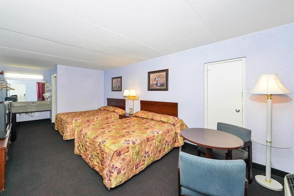Americas Best Value Inn & Suites Knoxville North photo 14
