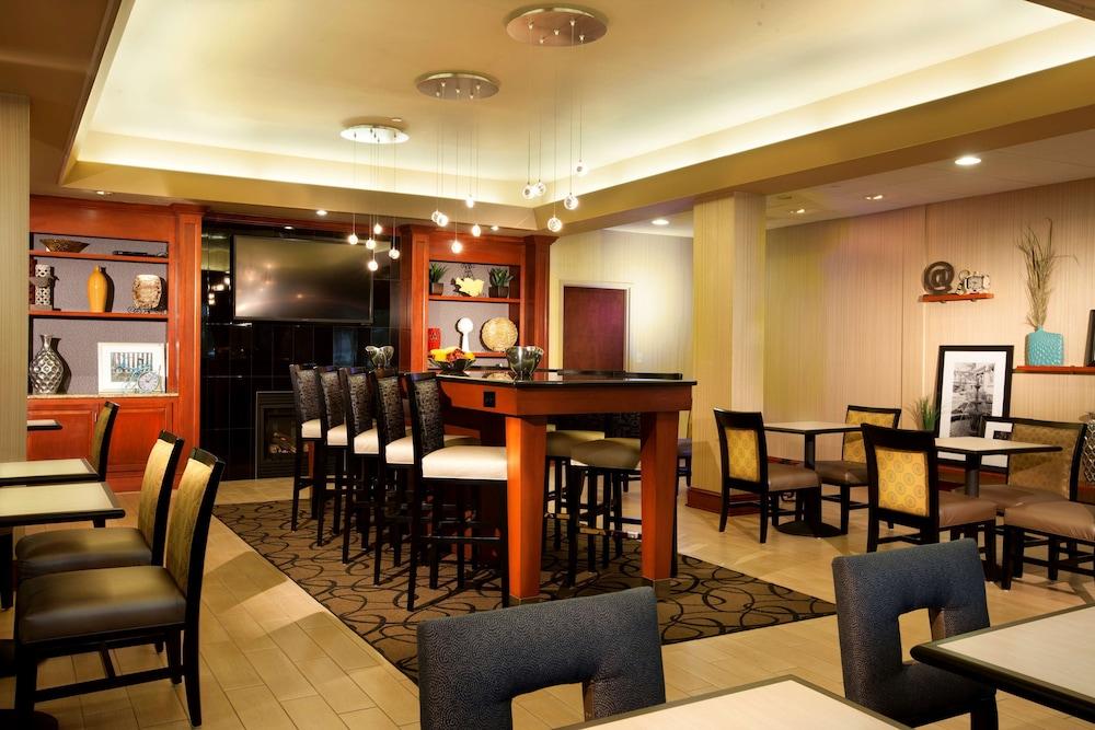 Hampton Inn Woodbridge photo 9