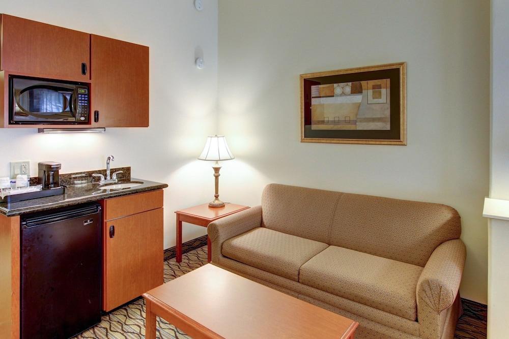 Holiday Inn Express Hotel & Suites San Angelo by IHG photo 10