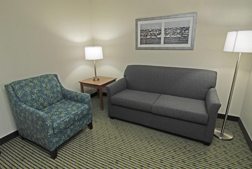 Quality Suites Lake Wright - Norfolk Airport photo 32