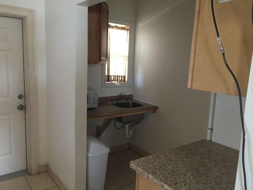 Travelers Inn photo 6