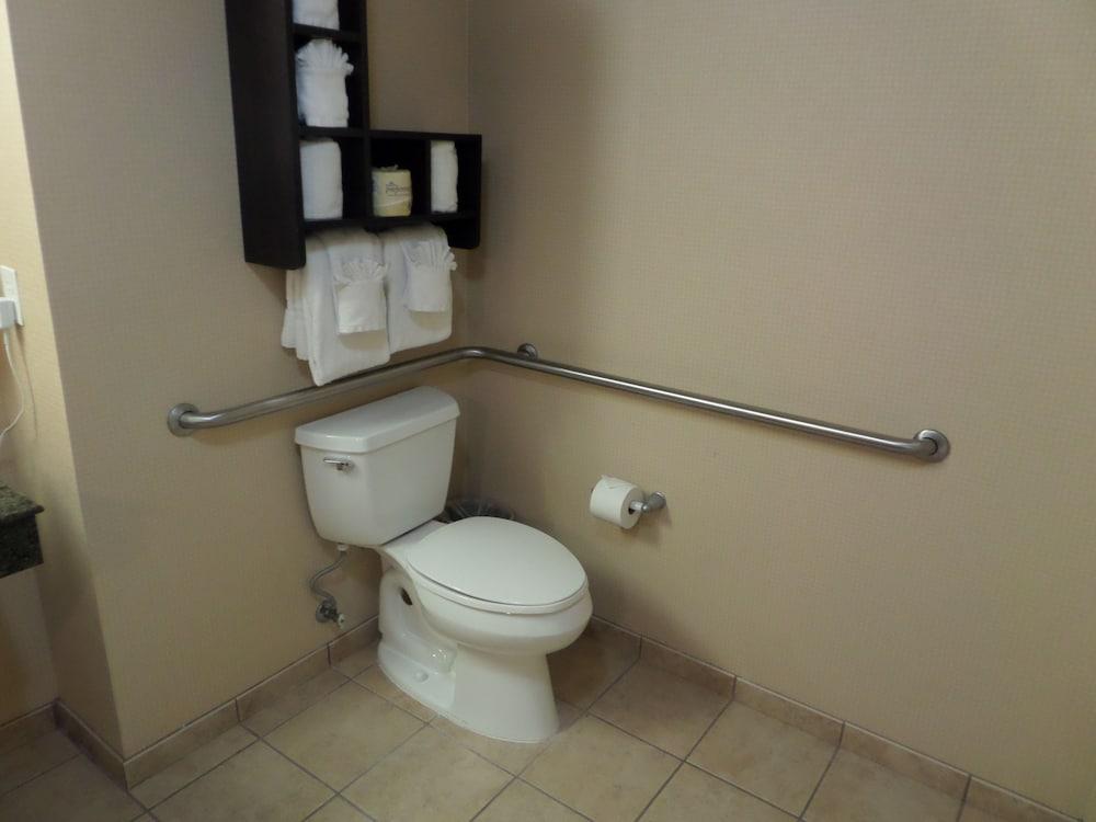 Hampton Inn & Suites Bakersfield/Hwy 58, CA photo 17