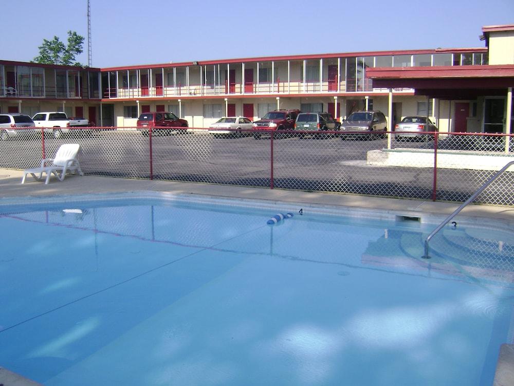 Norton Shores Inn photo 2