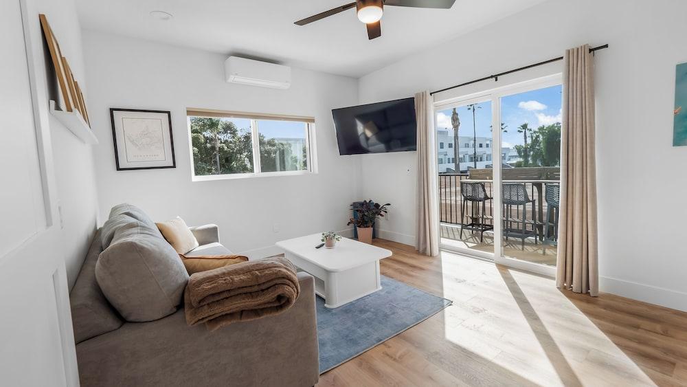 Rise Suites Oceanside photo 43