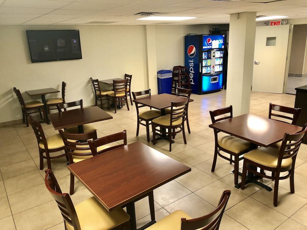Days Inn by Wyndham Brooklyn Borough Park photo 44