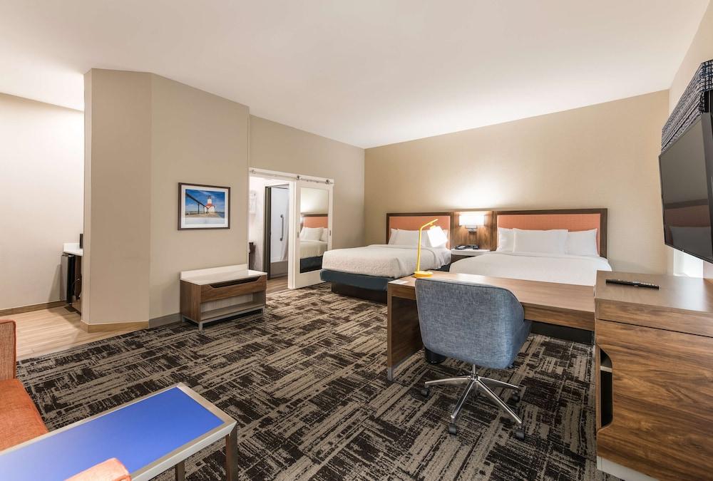Hampton Inn & Suites Benton Harbor photo 15