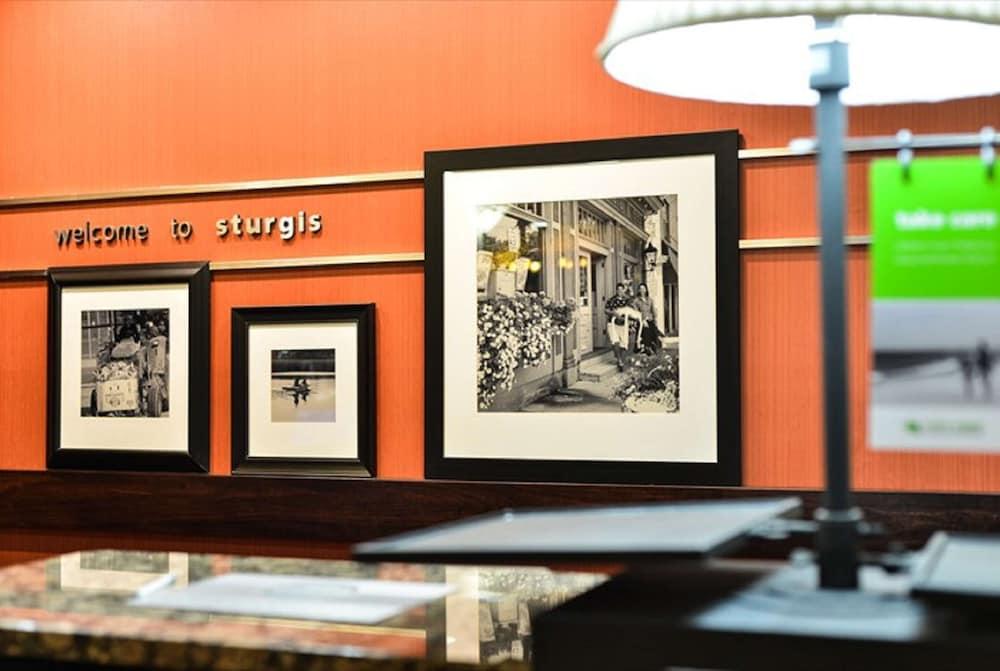Hampton Inn Sturgis-Lagrange Area photo 4