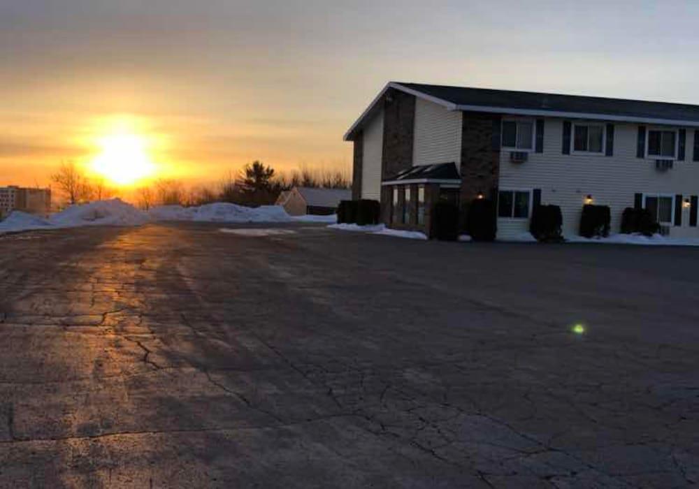 Value Host Motor Inn photo 9