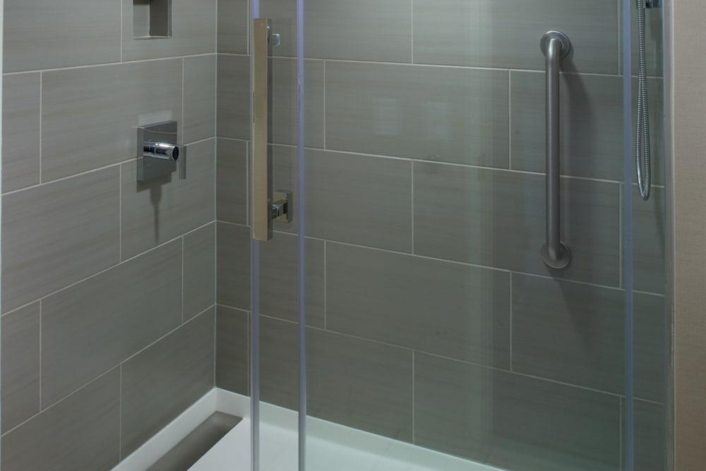 Marriott East Lansing at University Place photo 5