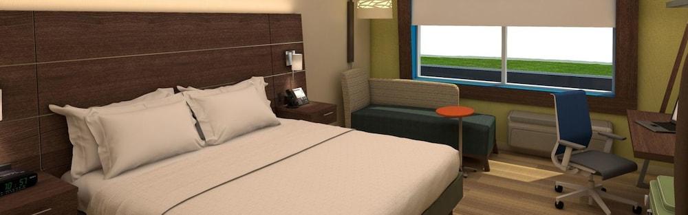 Holiday Inn Express & Suites Portland Airport - Cascade Stn by IHG photo 5