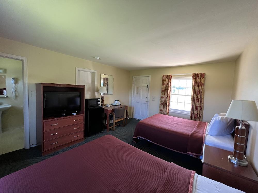 Relax Inn By OYO Natural Bridge I-81 photo 3
