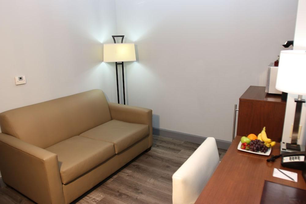 BLVD Hotel and Studios Universal-Hollywood, an Ascend Collection Hotel photo 3