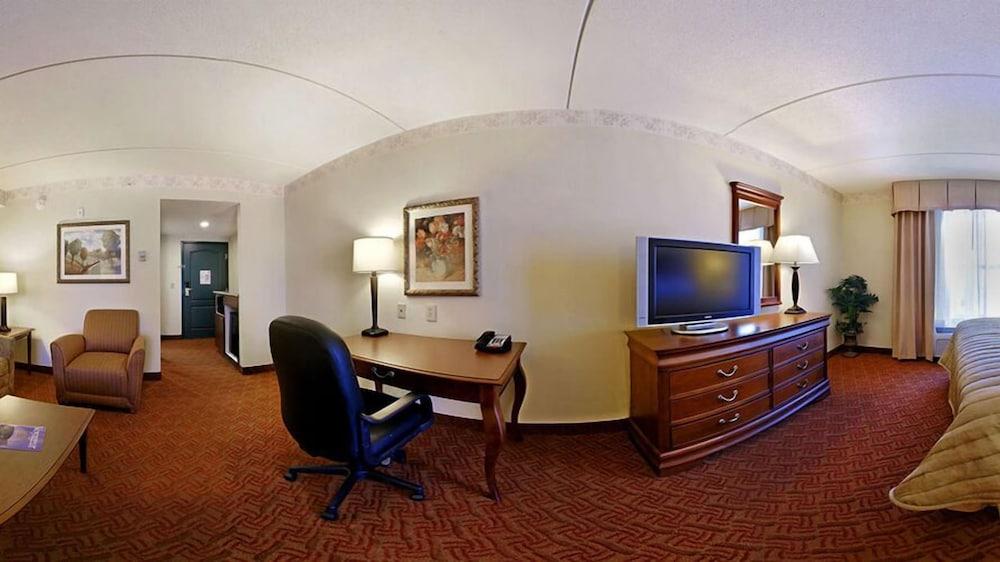 Spark by Hilton Woodbridge photo 3