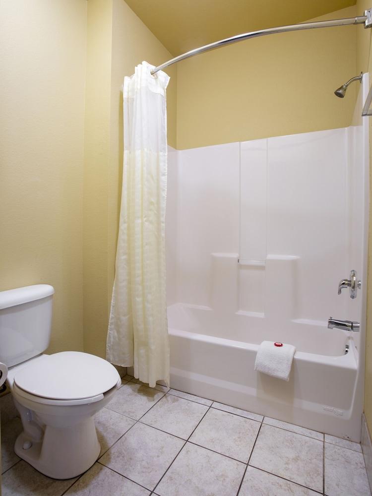 OYO Hotel Valley View TX, I-35 photo 19
