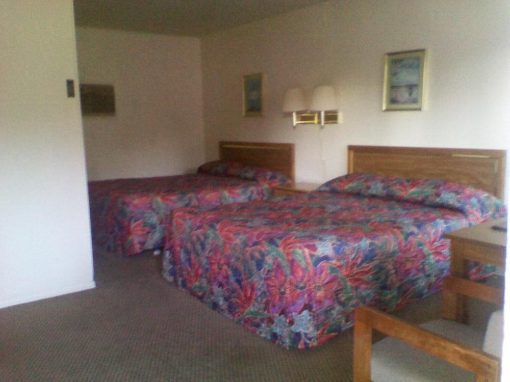 Capri Motel photo 9