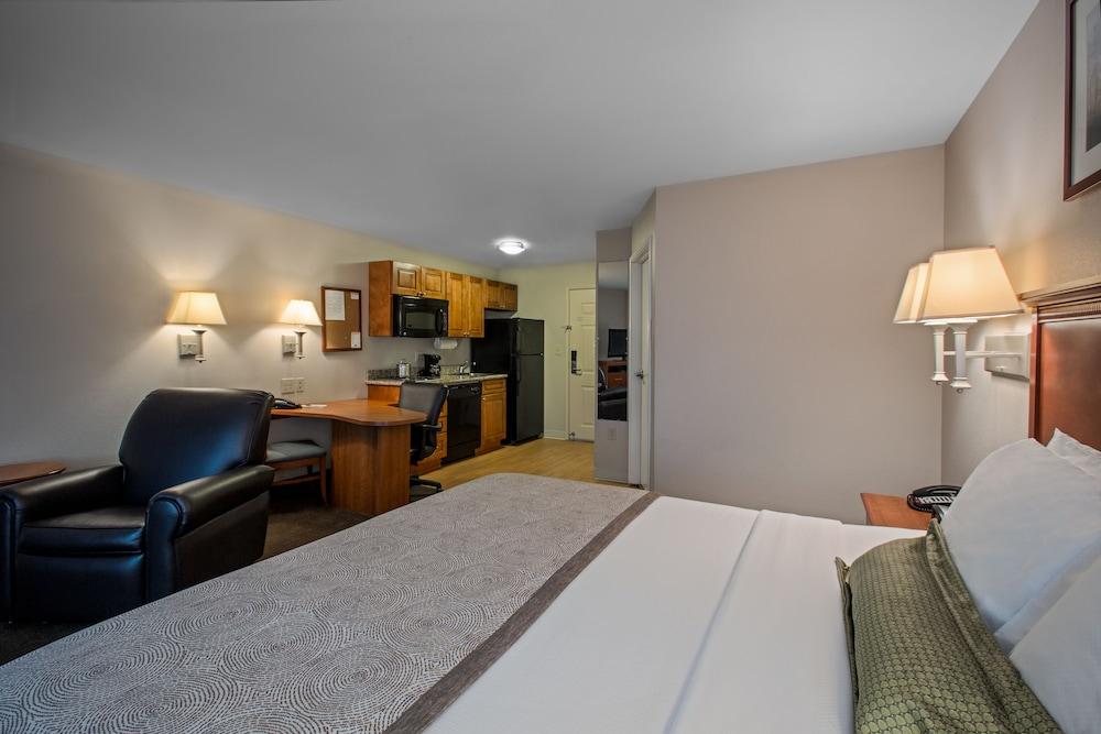 Candlewood Suites Perrysburg by IHG photo 6