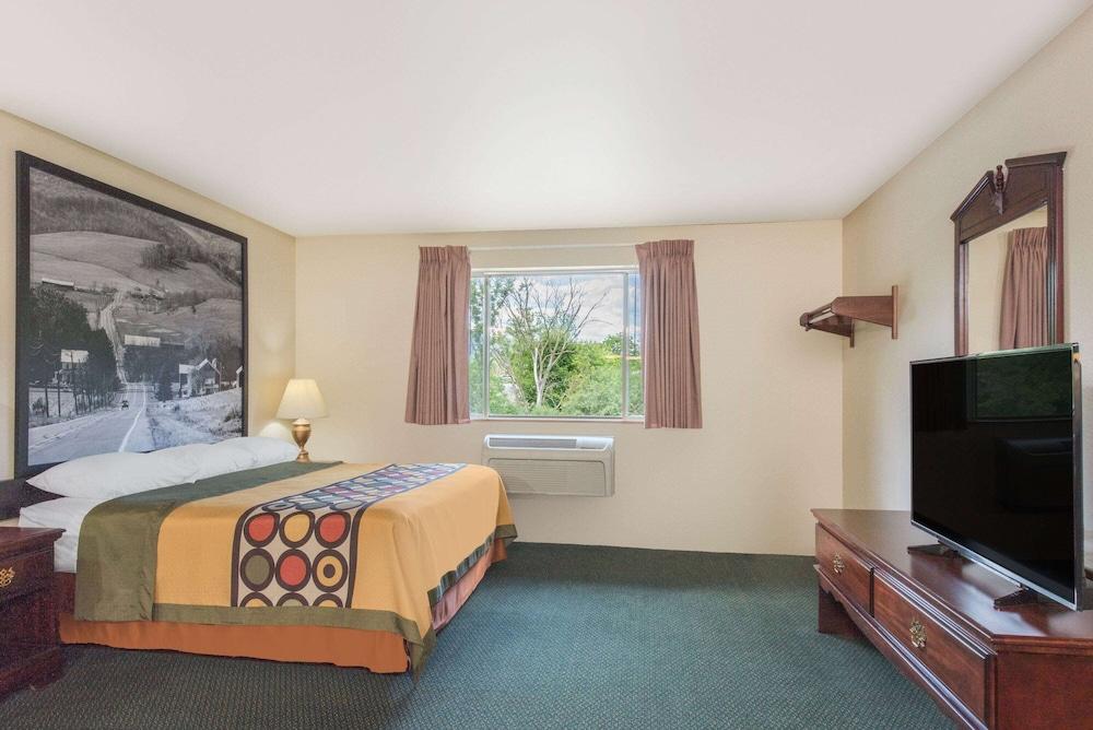 Super 8 by Wyndham Burnham/Lewistown photo 7