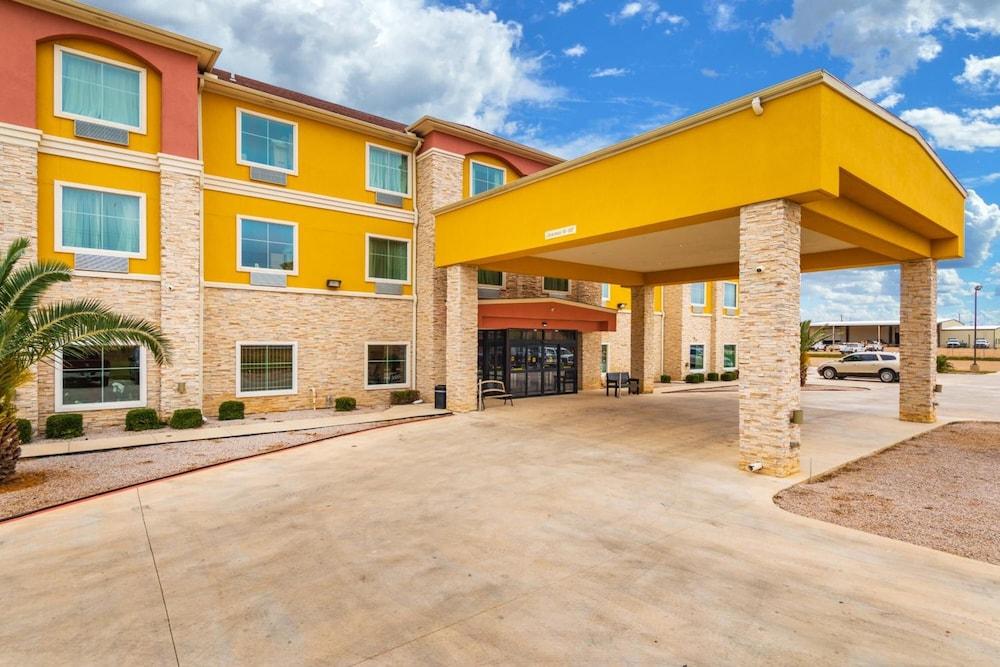 Residency Suites - Cotulla photo 23