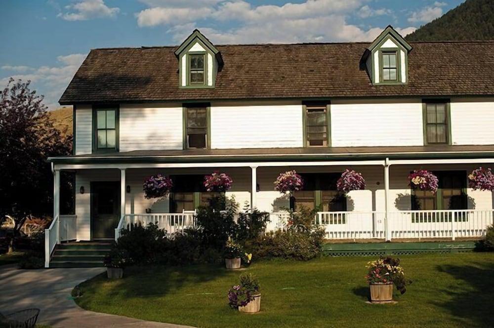 Chico Hot Springs Resort & Day Spa photo 77