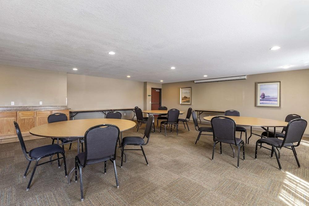 Sleep Inn & Suites Pleasant Hill - Des Moines photo 100