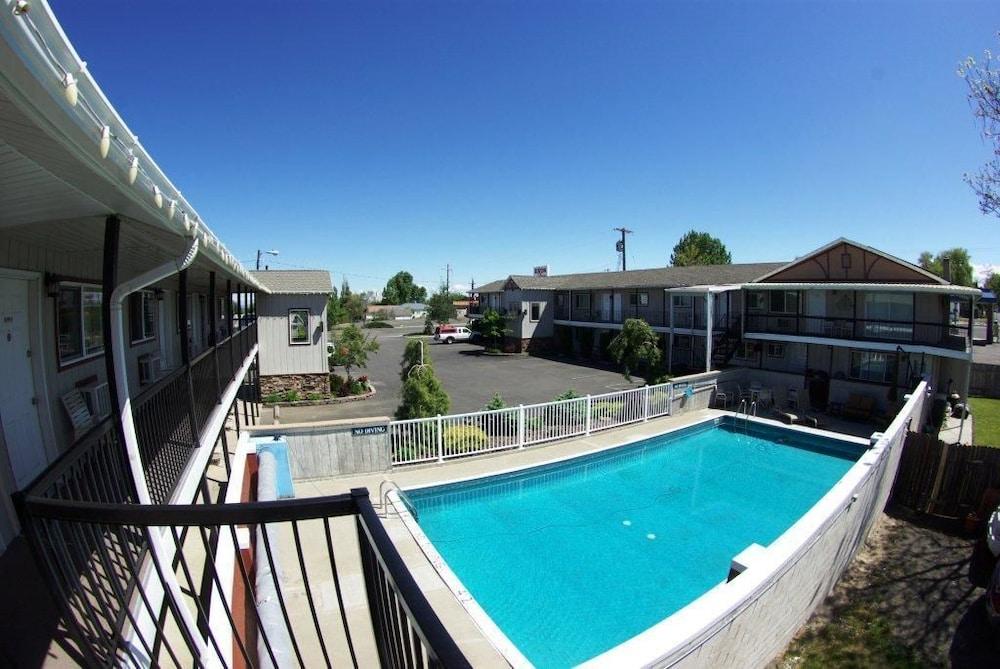 Gateway Inn photo 30
