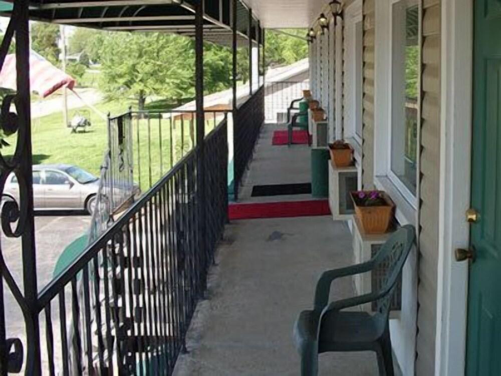 K-River Motel & Campground photo 11