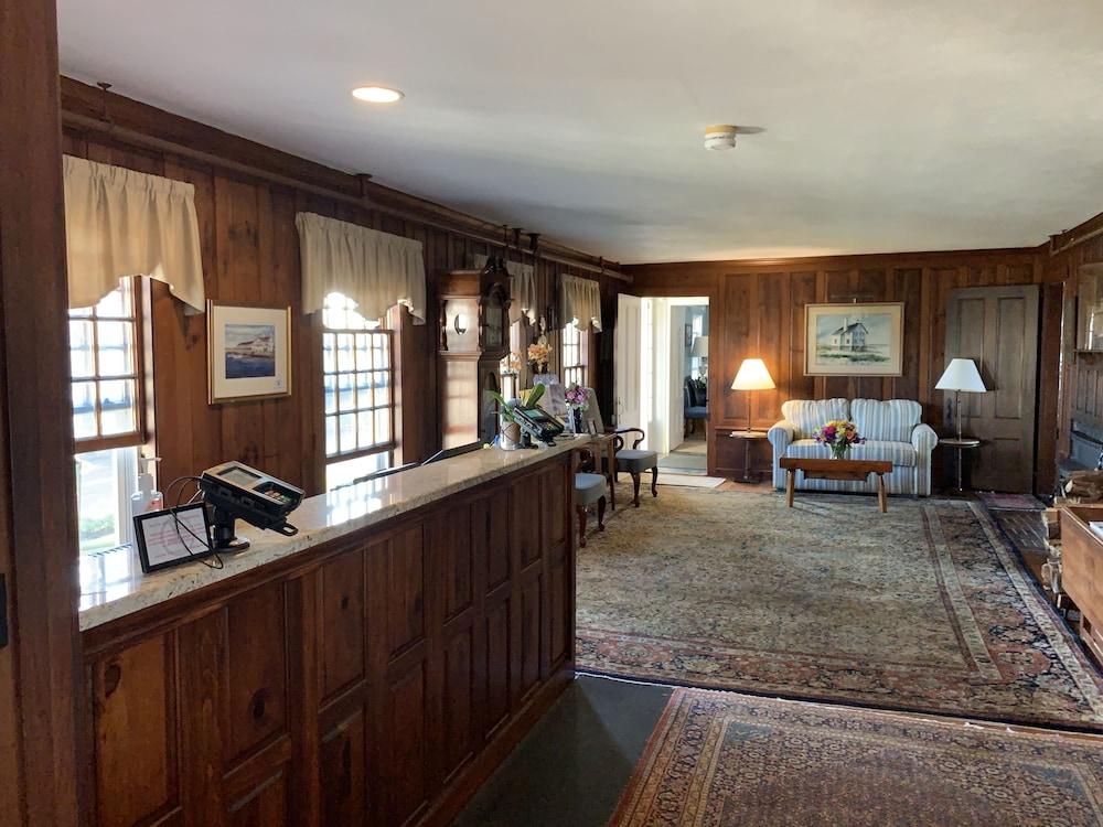 Lighthouse Inn photo 3