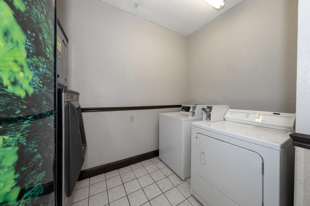 Red Roof Inn Atlanta Southeast - Stockbridge photo 39