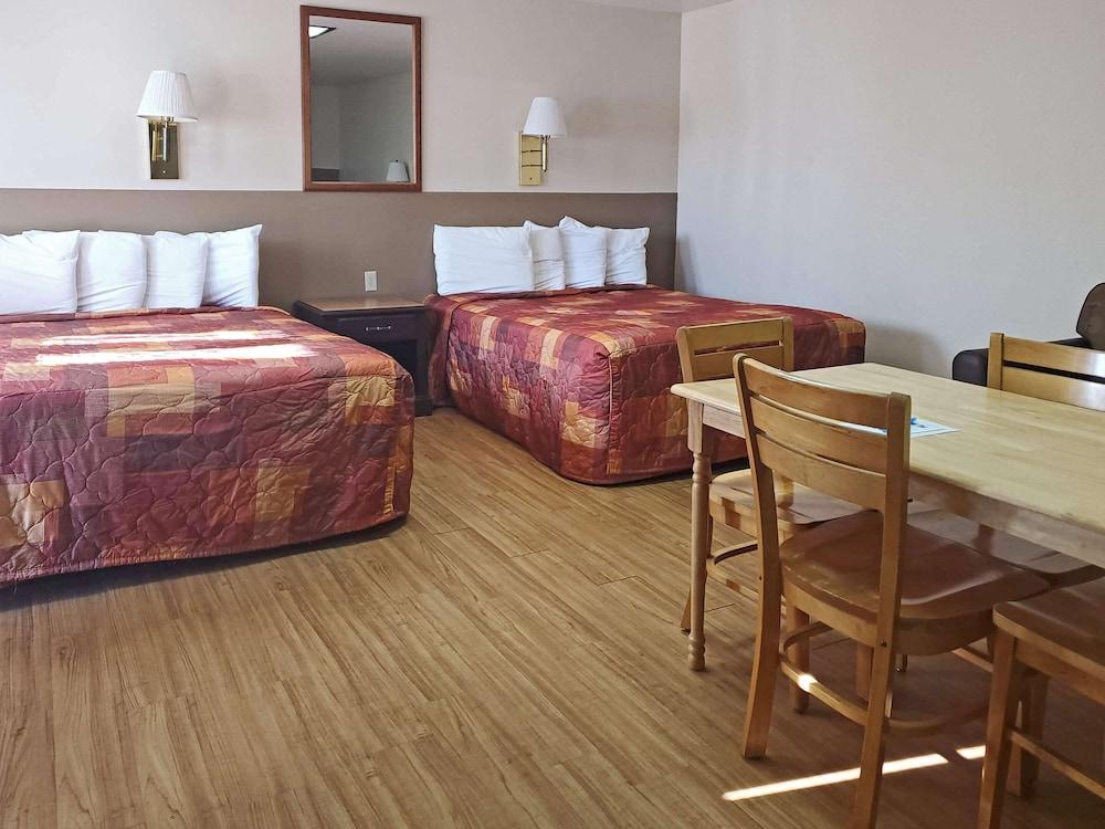 Rodeway Inn Buffalo photo 12