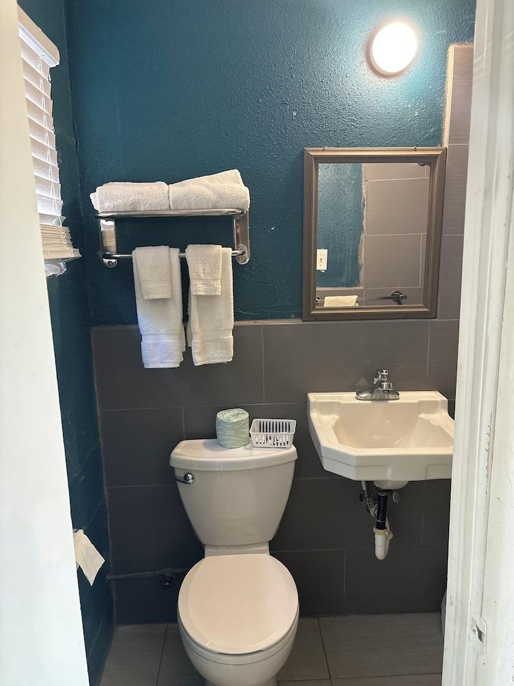 Budget Inn photo 2