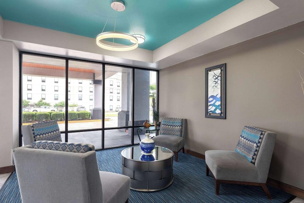 Baymont by Wyndham Mobile/Tillmans Corner photo 26
