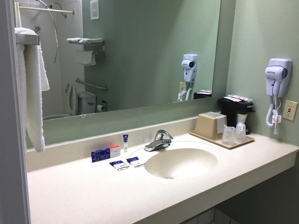 Americas Best Value Inn Manchester, TN photo 11