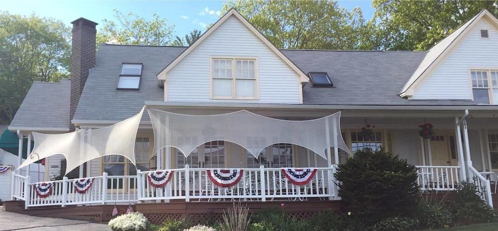 Mount Battie Inn photo 39