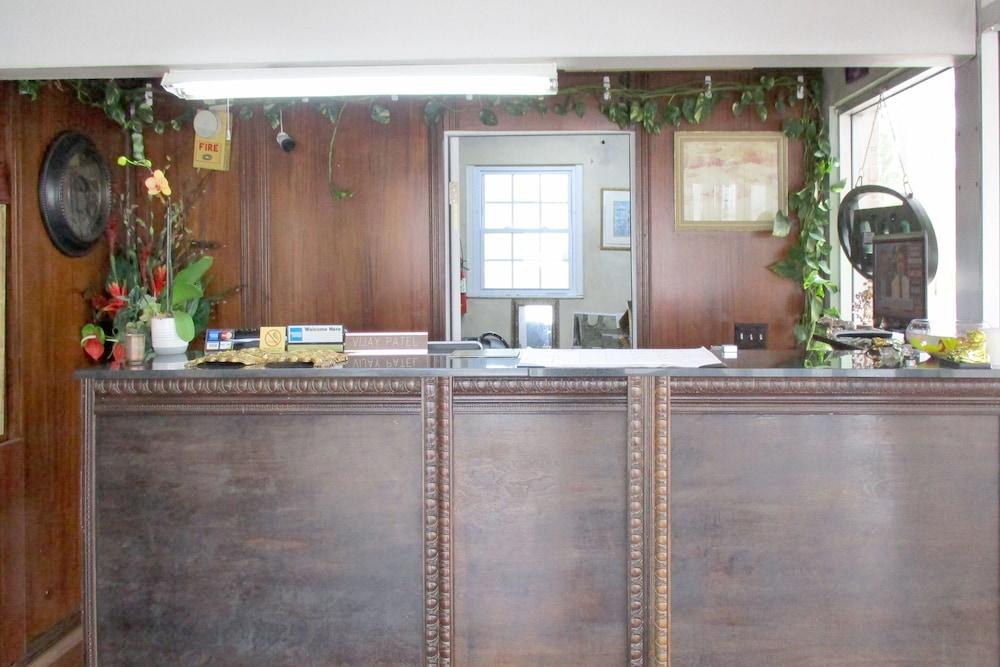 American Inn and Suites photo 9