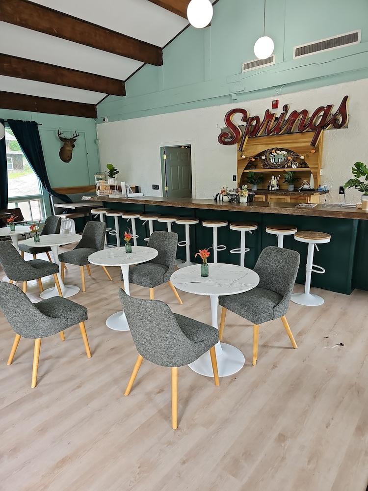 The Springs Motel photo 36