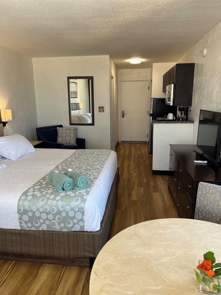 Flamingo Inn Beachfront photo 32
