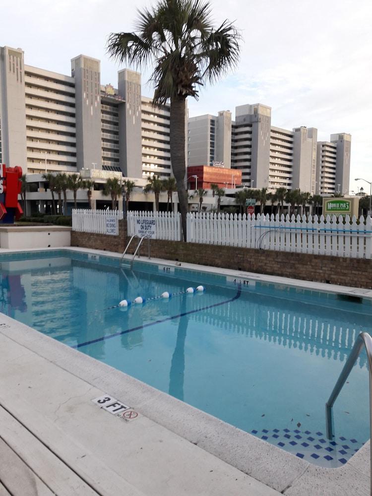 Ocean Waves Hotel photo 2
