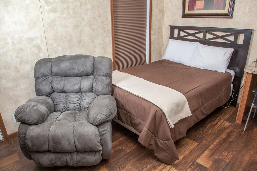 Cuero Oilfield Housing photo 18