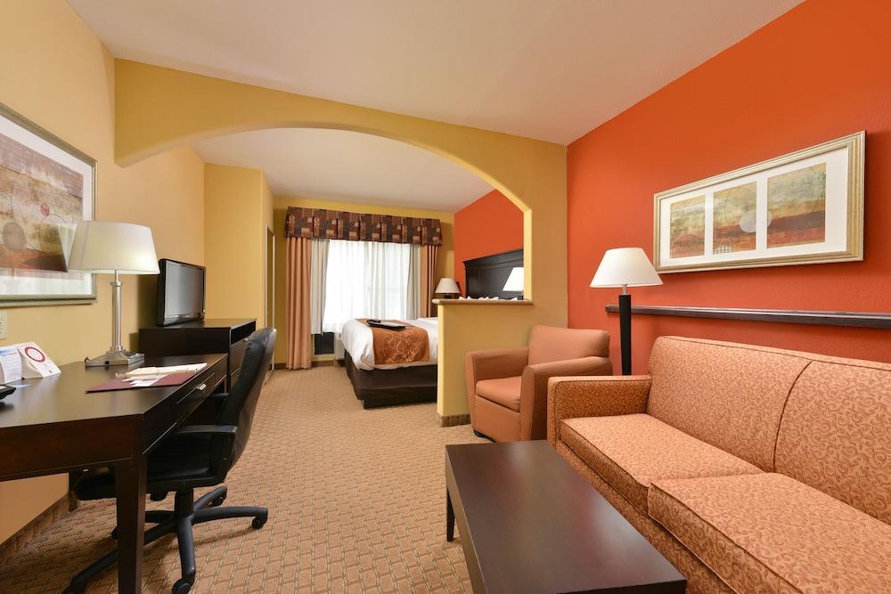 Comfort Suites Salina South photo 52