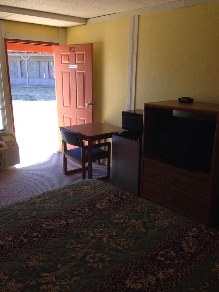 Sportsman Inn and Suites photo 13