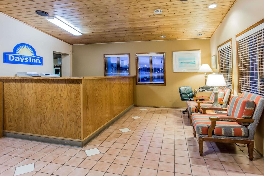 Days Inn by Wyndham West Allis/Milwaukee photo 11
