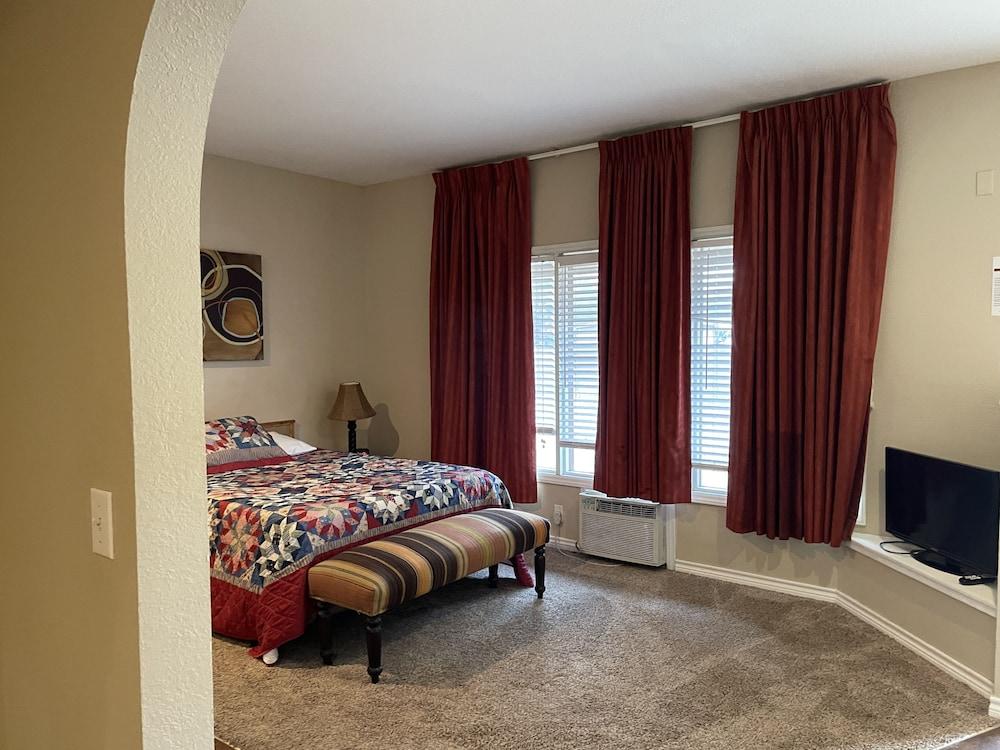 The Ranch Suites photo 60
