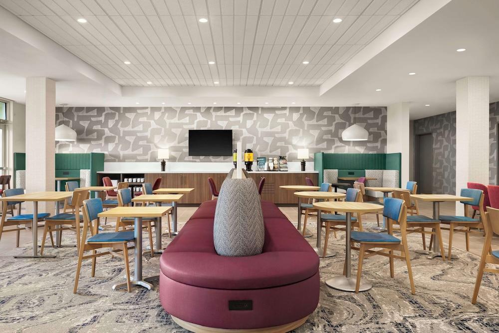 Home2 Suites By Hilton San Juan photo 3