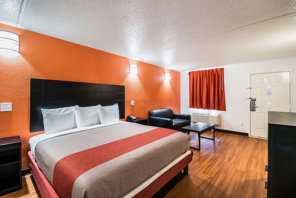 Motel 6 Houston, TX - Brookhollow photo 18