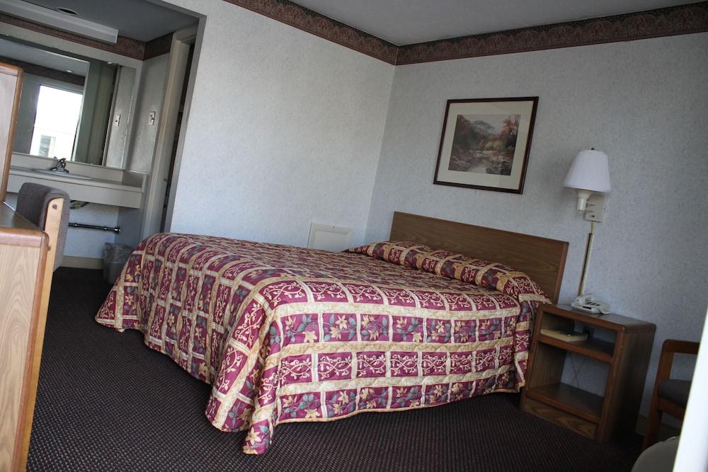 Budget Host Inn Bristol photo 13