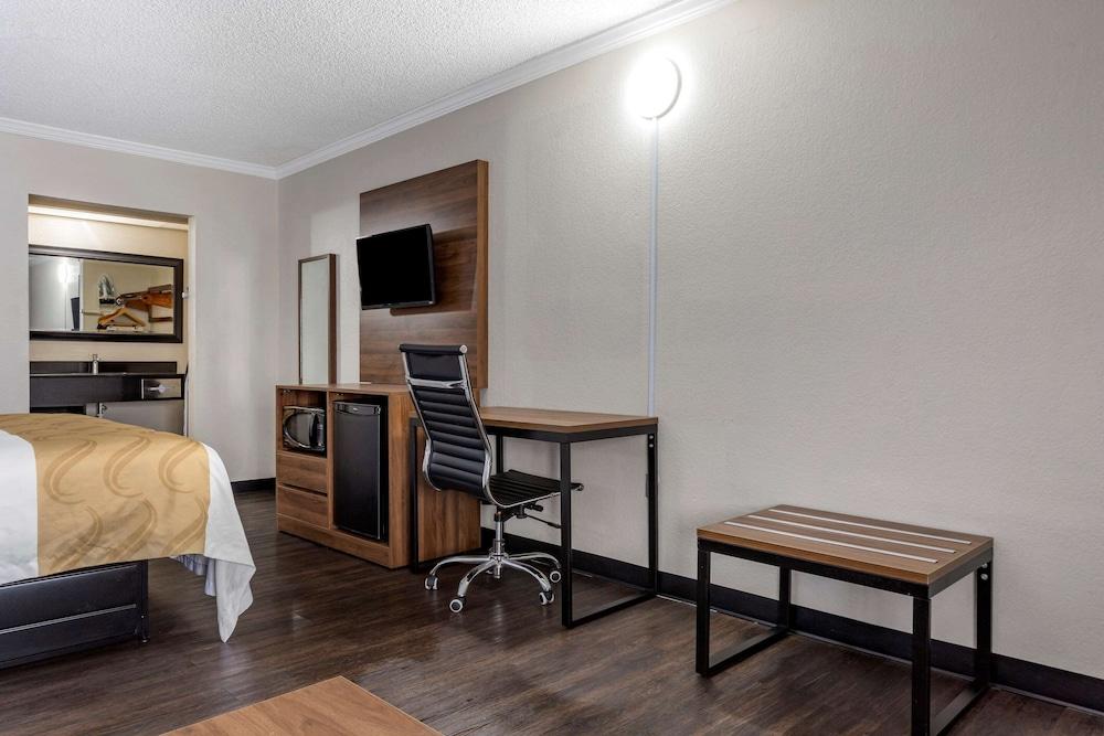 Quality Inn & Suites Ft. Jackson Maingate photo 38