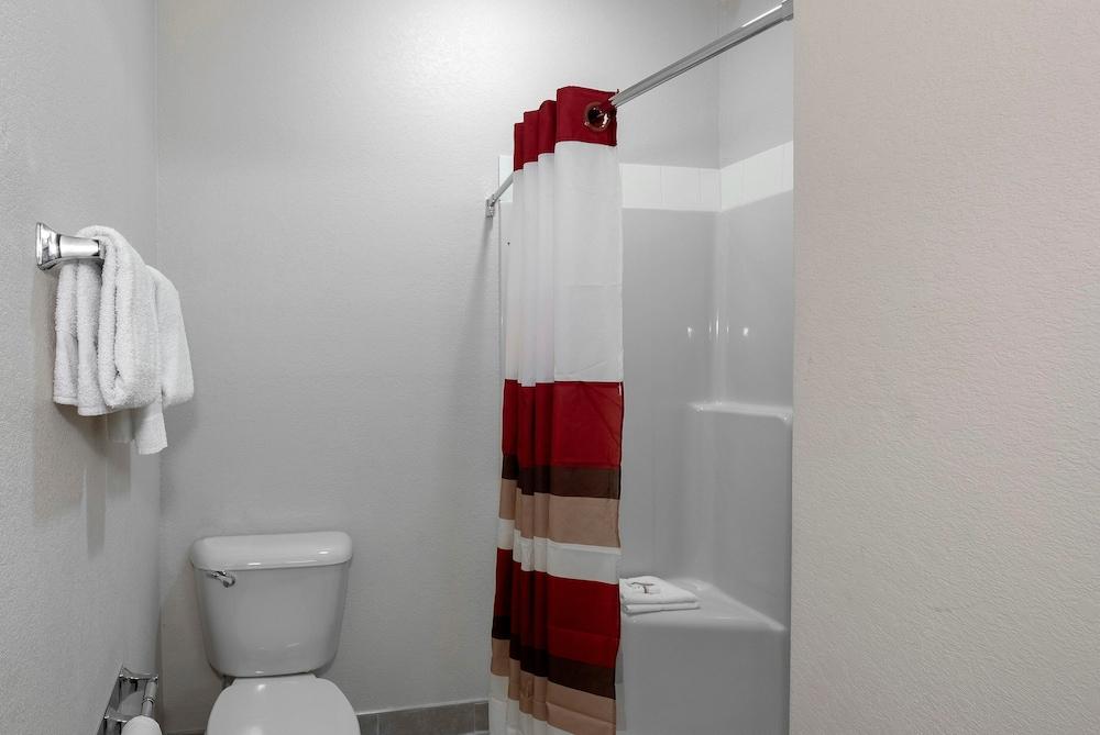 Red Roof Inn Hartselle photo 18