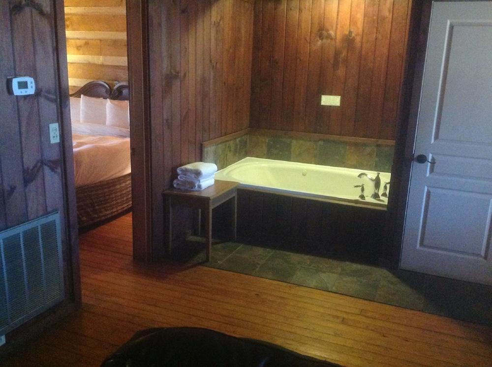 The Smokehouse Lodge and Cabins photo 45